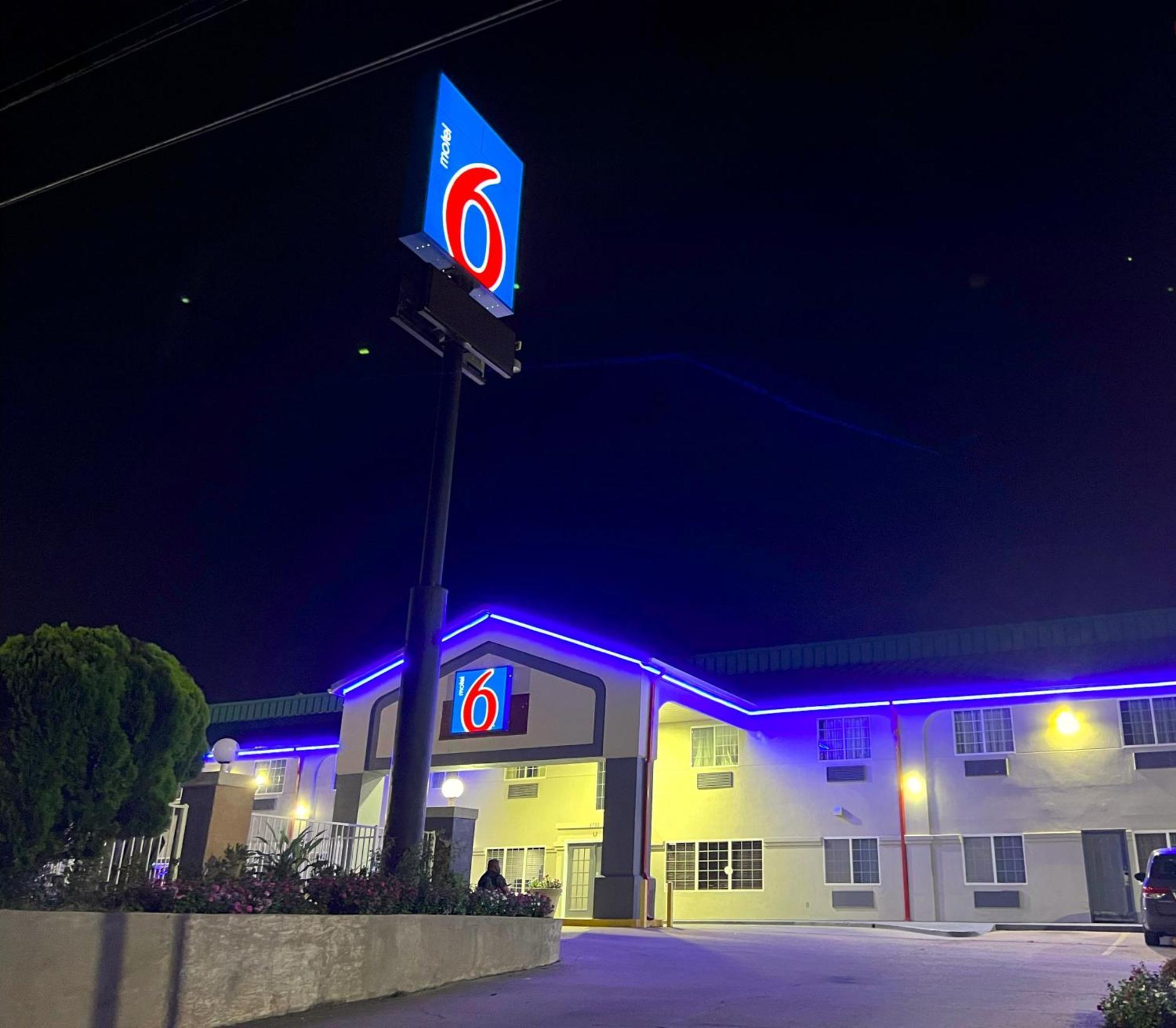 Motel 6 Tulsa, Ok Airport Exterior foto