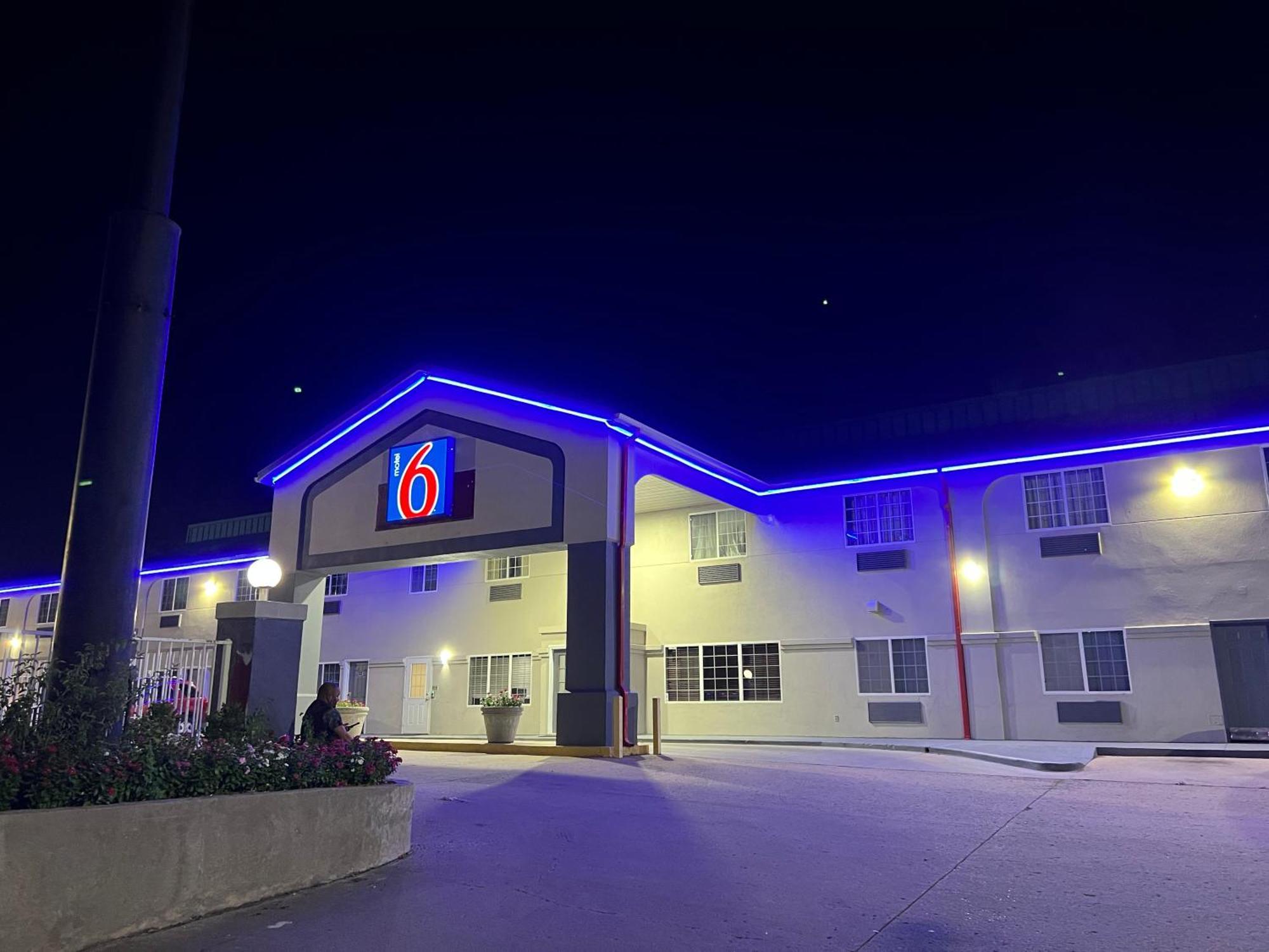 Motel 6 Tulsa, Ok Airport Exterior foto