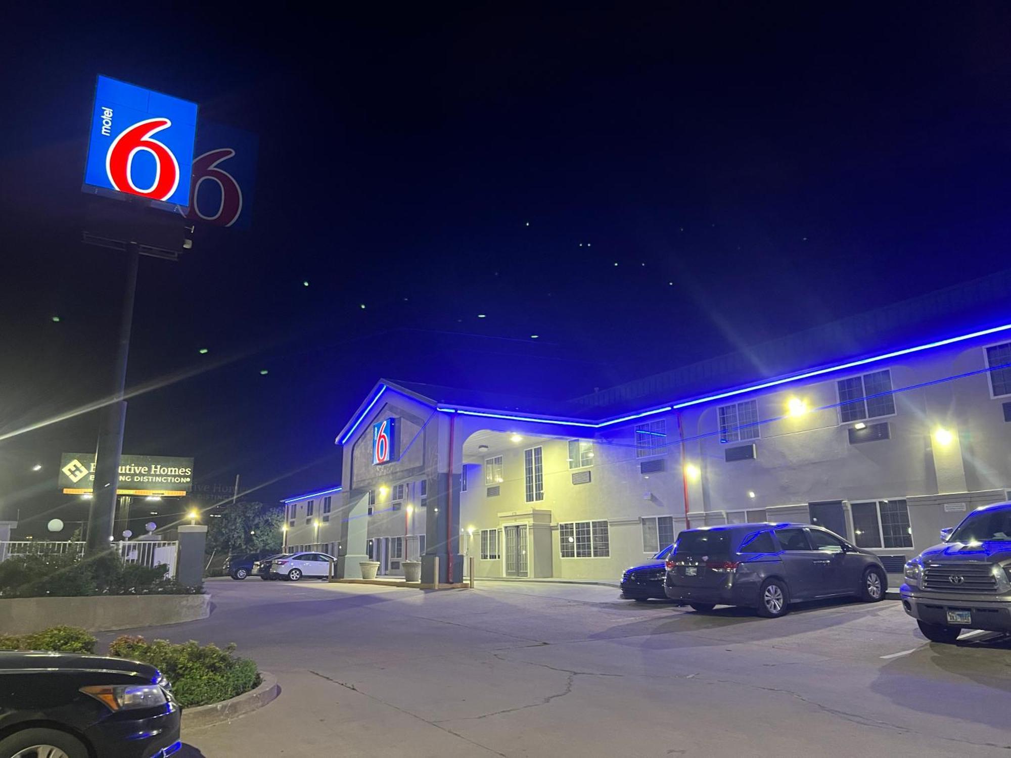 Motel 6 Tulsa, Ok Airport Exterior foto